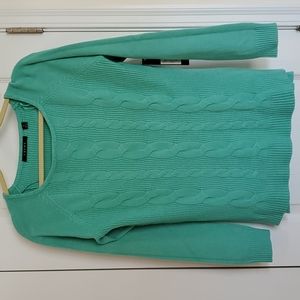 Cyrus Women's long sleeve cable knit sweater Size Medium